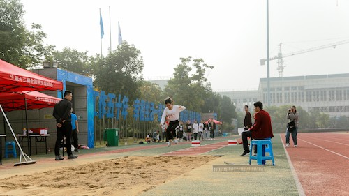 女子甲组三级跳远 郑琳琳