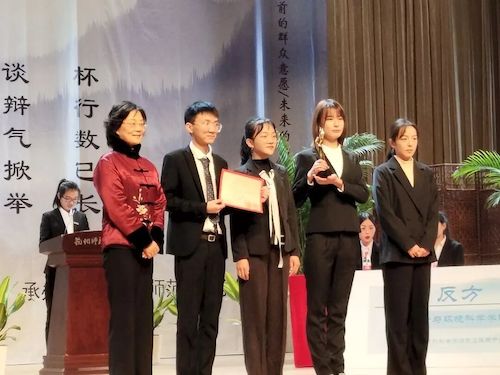 麻将胡了
辩论队荣获校“树人杯”冠军