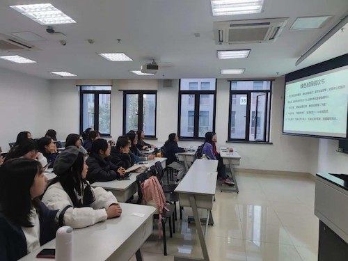 麻将胡了
各班级组织召开“共建绿色校园”主题班会